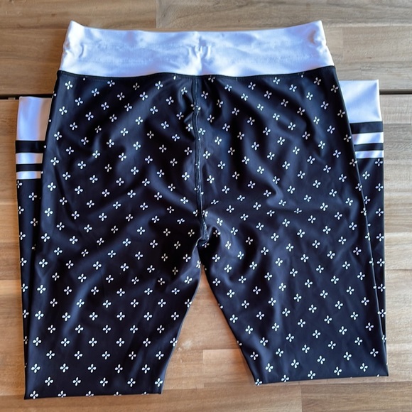 Sarah’s Day x White Fox Jasmine Midnight Clover Leggings - Picture 5 of 6